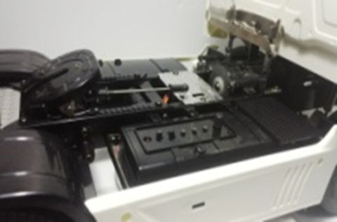 Fifth wheel servo and mount